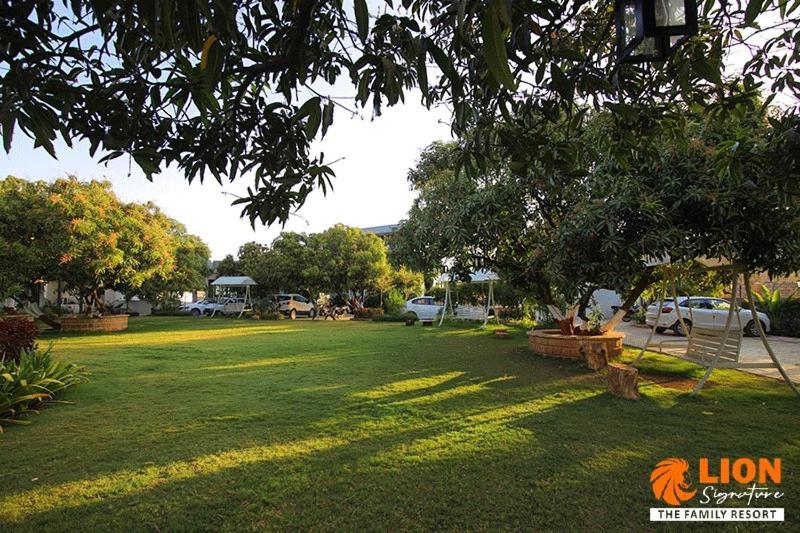 Lion Signature Family Resort Sasan Gir Buitenkant foto
