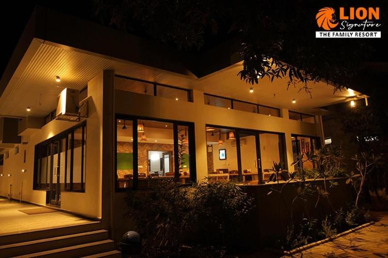 Lion Signature Family Resort Sasan Gir Buitenkant foto