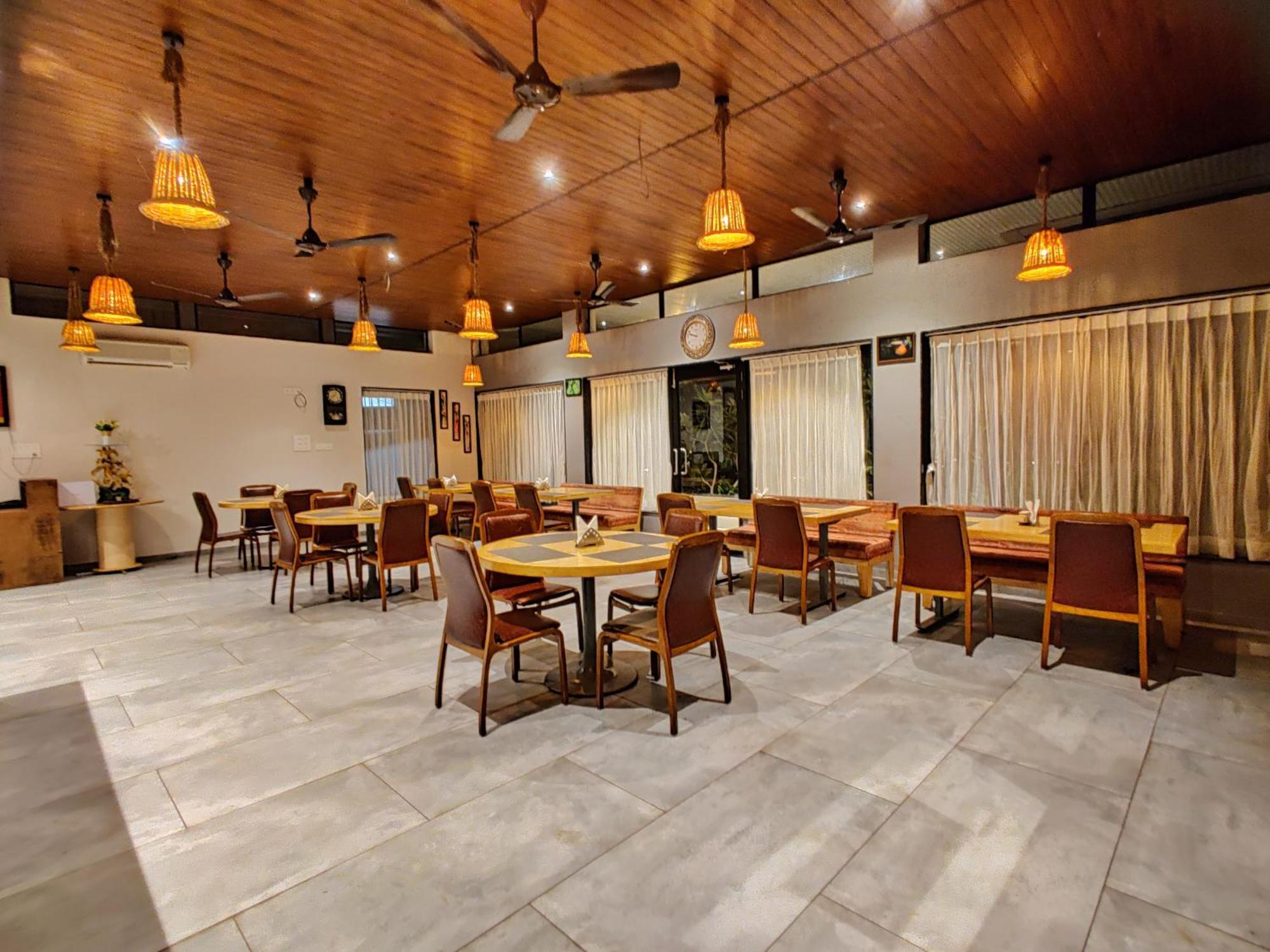 Lion Signature Family Resort Sasan Gir Buitenkant foto